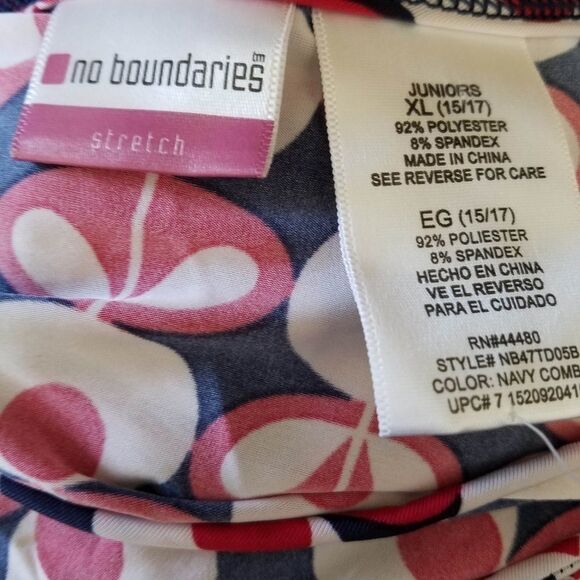 No Boundaries Juniors Red White Floral Print Short Sleeve Shirt Top Size XL - Picture 3 of 3